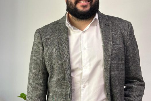 El PSOE recuerda al alcalde del PP que, mientras él malgasta 20.000 euros en una bandera, García-Page es quien más invierte en Puertollano