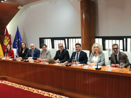 La “gestión elegante” del alcalde del PP: trucos en el pleno y fotos de solitario